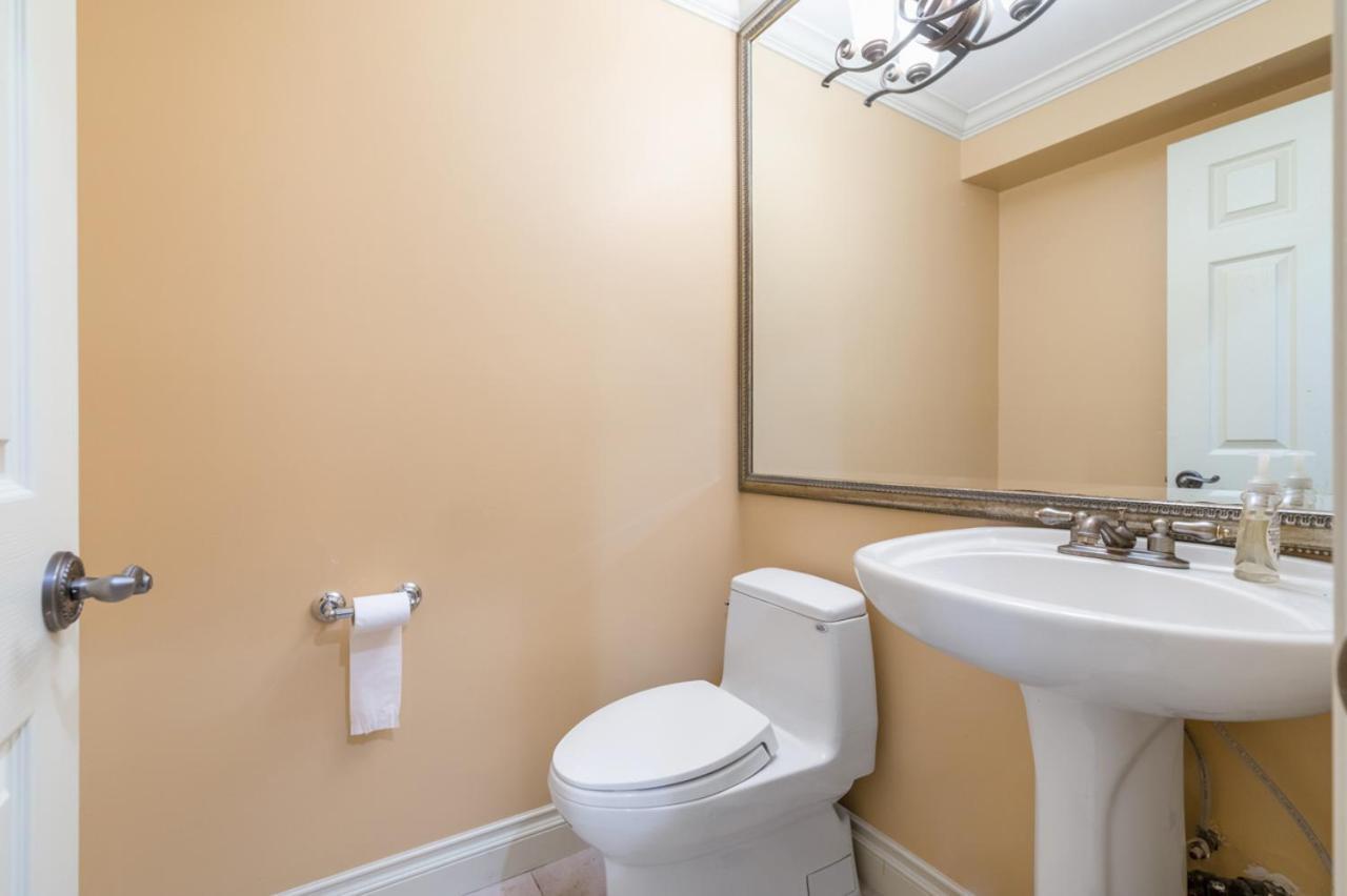 Charming Retreat On Cypress Street, Your Home Away From Home Ванкувър Екстериор снимка